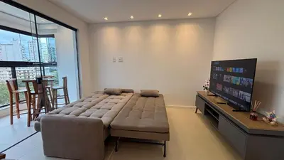 Uma televisão e/ou sistema de entretenimento em Apê Central | 2 Suítes + A/C + Vista Mar
