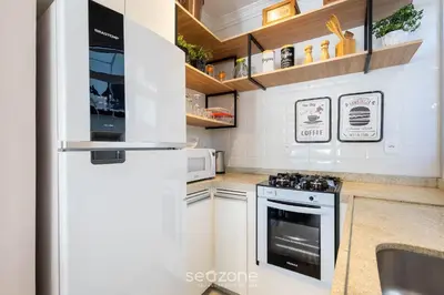 A cozinha ou kitchenette de Apto c/ varanda e churrasq. a 30m do Mar RDM0101