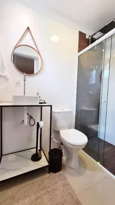 Uma casa de banho em Casa com acesso praia de Zimbros