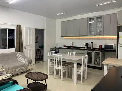 A cozinha ou kitchenette de Casa de praia em Palmas, com piscina, 250m do mar