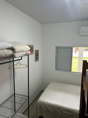Uma cama ou camas num quarto em Casa de praia em Palmas, com piscina, 250m do mar