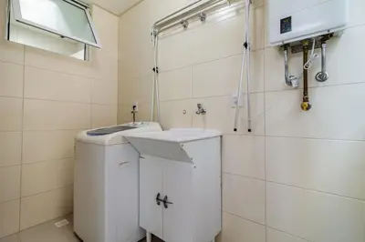 Uma casa de banho em Apto Almeida e Moraes 3 Suítes Meia Praia