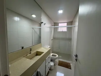 Uma casa de banho em Apto Almeida e Moraes 3 Suítes Meia Praia
