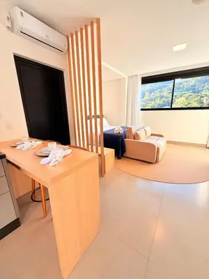 Uma área de estar em Studio Luxo • Serra BC & Itapema