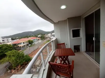 Uma vista geral da montanha ou uma vista da montanha a partir do apartamento
