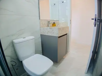 Uma casa de banho em Linda cobertura duplex na Praia do Mariscal!