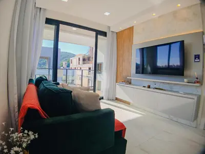 Uma televisão e/ou sistema de entretenimento em Linda cobertura duplex na Praia do Mariscal!