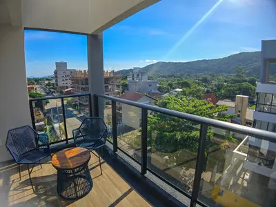 Uma vista geral da montanha ou uma vista da montanha a partir do apartamento