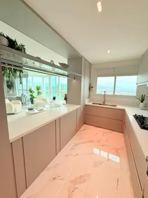 A cozinha ou kitchenette de Luxury with Spa at Marina Beach Towers
