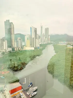 Vista de um rio perto do apartamento