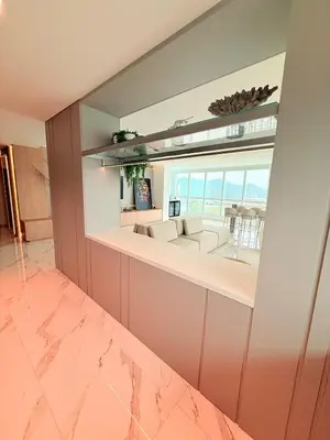 A cozinha ou kitchenette de Luxury with Spa at Marina Beach Towers