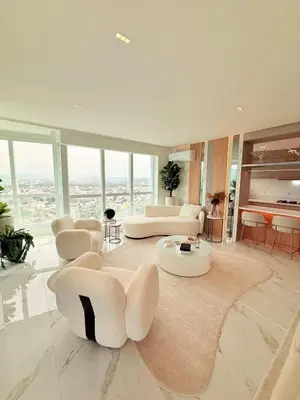 Uma área de estar em Luxury with Spa at Marina Beach Towers