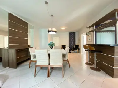 A cozinha ou kitchenette de 90 metros do MAR! 3 quartos, 1 suite, 2 vagas de garagem