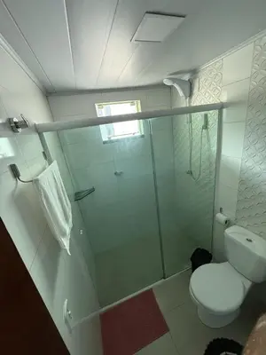 Uma casa de banho em Casa a 150M da praia, Self Check-in