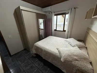 Uma cama ou camas num quarto em Casa a 150M da praia, Self Check-in