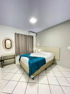 Uma cama ou camas num quarto em Apt 02 Vida na Praia com Piscina-200m do Mar