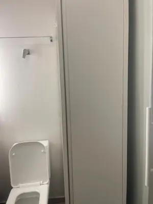 Uma casa de banho em Apê de fundos em condo beira mar com garagem e Wi-Fi