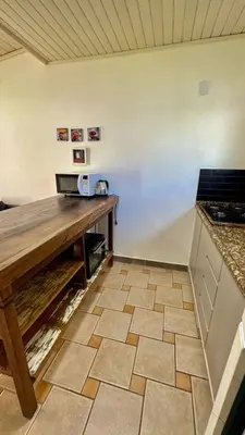 A cozinha ou kitchenette de Casa Sal - Com Piscina - Praia de Mariscal-SC