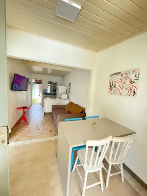 A cozinha ou kitchenette de Casa Sol - Com Piscina - Praia de Mariscal - SC