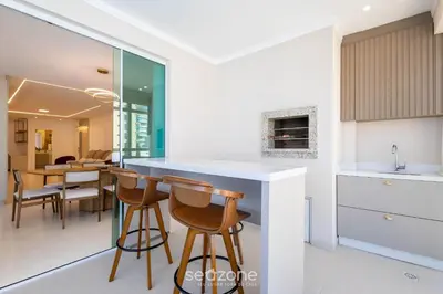 A cozinha ou kitchenette de Apto c/ Churrasqueira a 450 m da Praia SZT0375