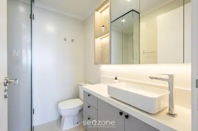 Uma casa de banho em Apto c/ Churrasqueira a 450 m da Praia SZT0375