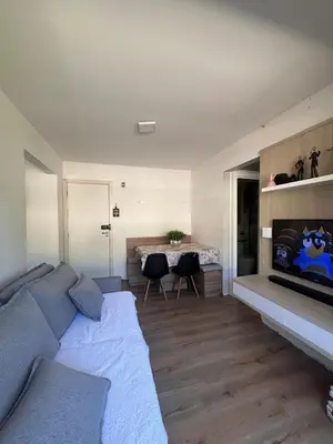 Uma televisão e/ou sistema de entretenimento em Aroeira Ap