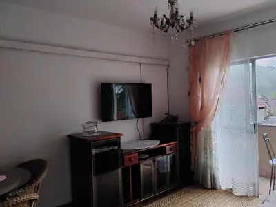 Uma televisão e/ou sistema de entretenimento em Apartment in Itapema Beach