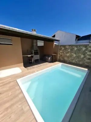 A planta de Casa Privativa - Pisicna, AR, Wifi, 2 quartos, 2 Banheiros, Garagem - Porto Belo, Perequê
