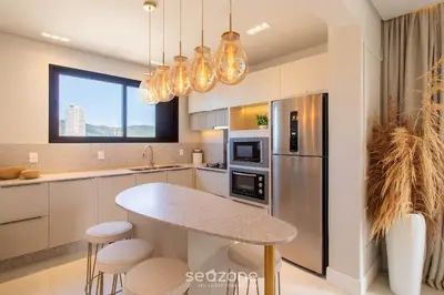A cozinha ou kitchenette de Apartamentos Bem Equipados a 100 m da Praia - EVR