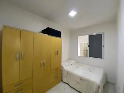Uma cama ou camas num quarto em Cód 129 - Casa c/ sinuca a 300m da praia