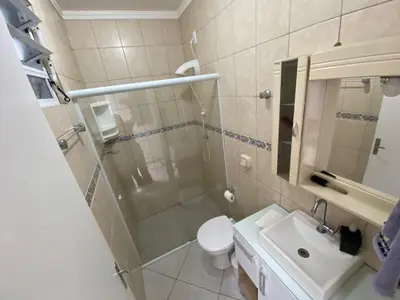 Uma casa de banho em Cód 129 - Casa c/ sinuca a 300m da praia