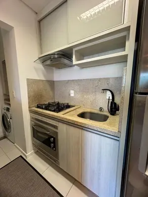 A cozinha ou kitchenette de Charmoso e confortável apê na praia de Palmas