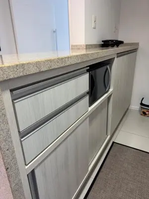A cozinha ou kitchenette de Charmoso e confortável apê na praia de Palmas