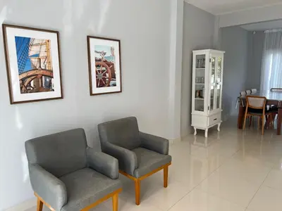 Uma área de estar em Casa Amendoeira a 200m da Praia de Mariscal