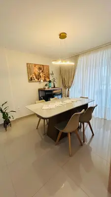 A planta de Linda Cobertura 350m da Praia de Bombas