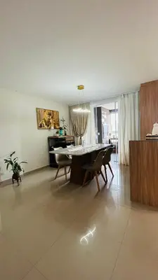 A planta de Linda Cobertura 350m da Praia de Bombas