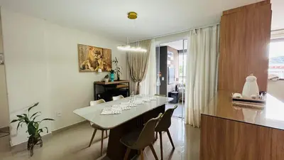 A planta de Linda Cobertura 350m da Praia de Bombas