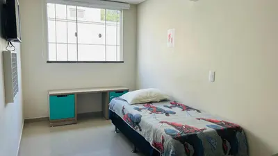 Uma cama ou camas num quarto em Linda Cobertura 350m da Praia de Bombas
