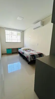 Uma cama ou camas num quarto em Linda Cobertura 350m da Praia de Bombas