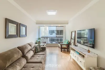 A planta de Apto com 3 quartos a 120m da praia central LHE0201