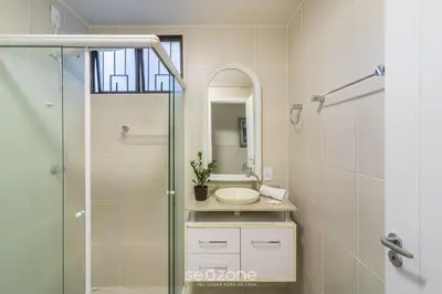 A planta de Apto com 3 quartos a 120m da praia central LHE0201