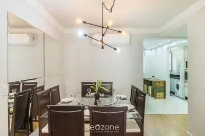 A planta de Apto com 3 quartos a 120m da praia central LHE0201