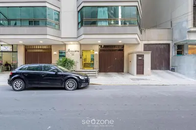 O edifício onde o apartamento está situado