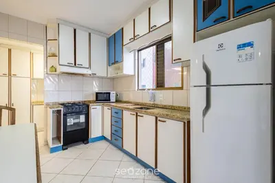 A cozinha ou kitchenette de Apto c/ varanda e churrasq. a 290m do mar CAU0199