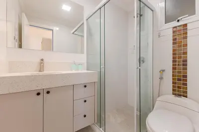 Uma casa de banho em Ampla Cobertura Duplex na Praia de Canto Grande