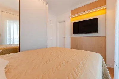 Uma televisão e/ou sistema de entretenimento em Ampla Cobertura Duplex na Praia de Canto Grande