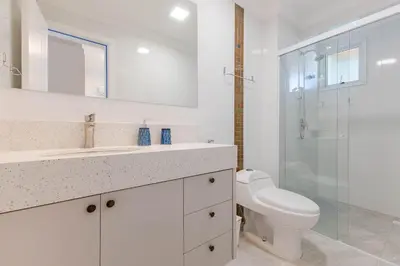 Uma casa de banho em Ampla Cobertura Duplex na Praia de Canto Grande