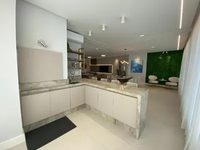 A cozinha ou kitchenette de Apartamento vista ao mar em Meia Praia 3 suítes