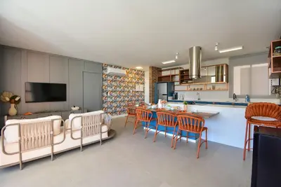 A cozinha ou kitchenette de Artsy - Charme e Conforto 400m da Praia de Palmas - GCR008