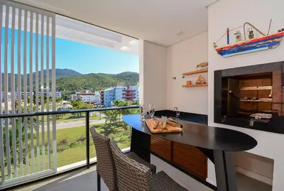 Uma vista geral da montanha ou uma vista da montanha a partir do apartamento